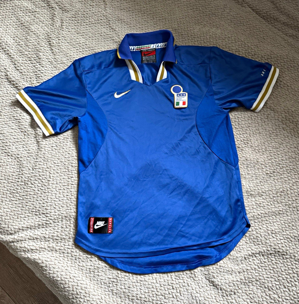 Vintage Nike Italia Home 1997 Soccer Jersey Blue Short Sleeve Men’s Size M Vintage Nike Italia Home 1997 Soccer Jersey Blue Short Sleeve Men’s Size M