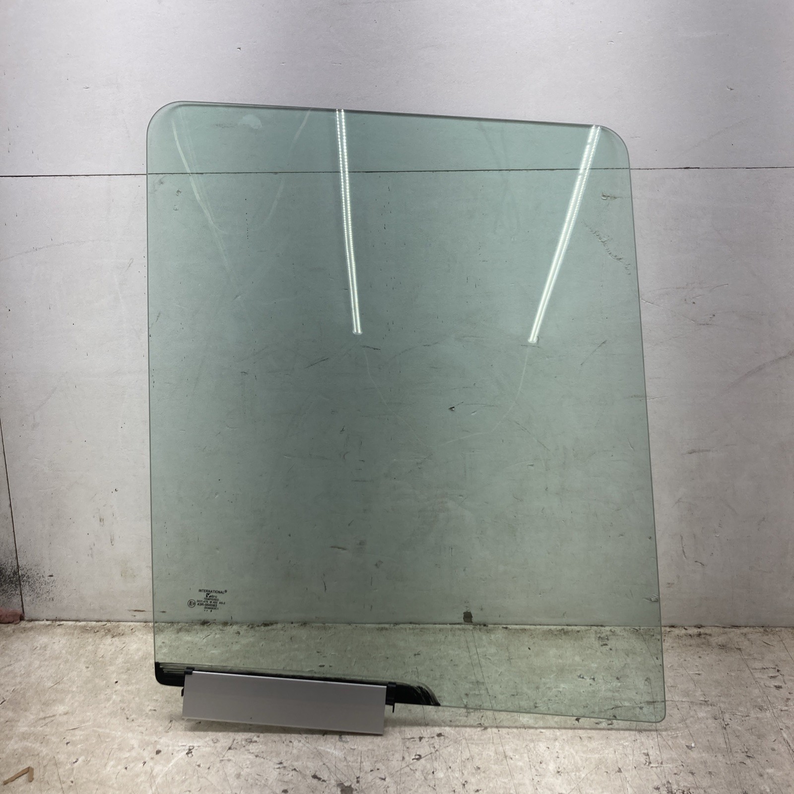 Genuine International RH (Passenger Side) Door Glass 3546063C1 (New Old Stock) Genuine International RH (Passenger Side) Door Glass 3546063C1 (New Old Stock)