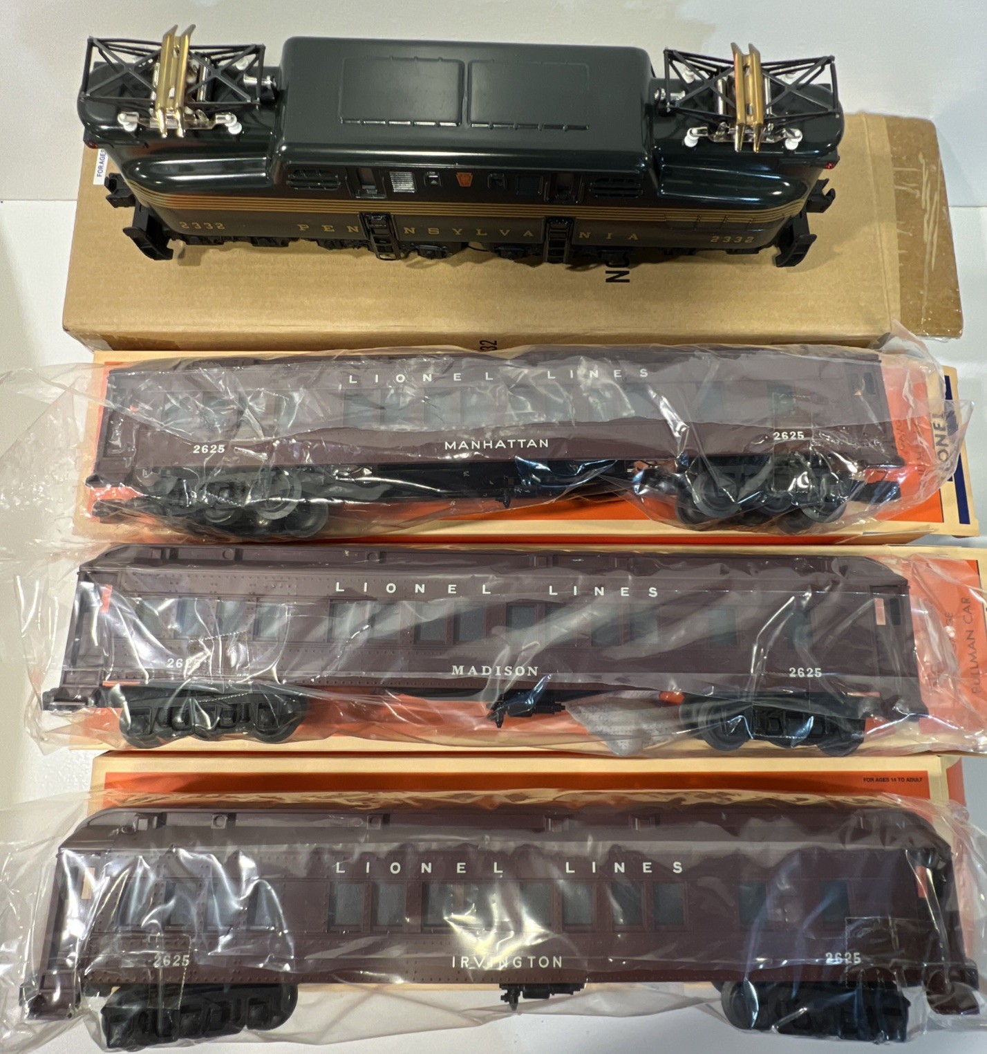 Lionel 6-31777 Passenger Train Set 2124W Engine With 3 Cars In All Boxes Lionel 6-31777 Passenger Train Set 2124W Engine With 3 Cars In All Boxes