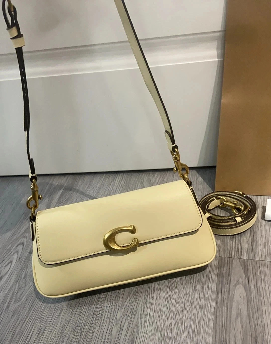 New COACH CAM16 Jet Shoulder Bag Refined Calf Leather Ivory Outlet from Japan