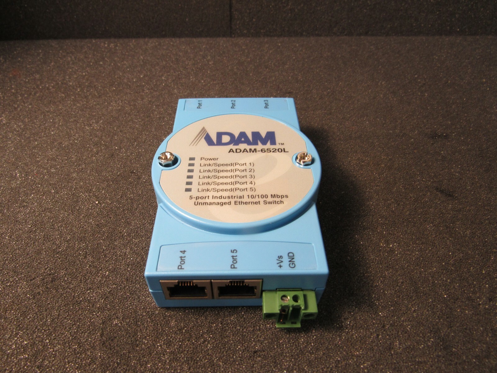 ADAM-6520L 5FE Unmanaged Ethernet Switch, Flexible mounting, 0~60℃