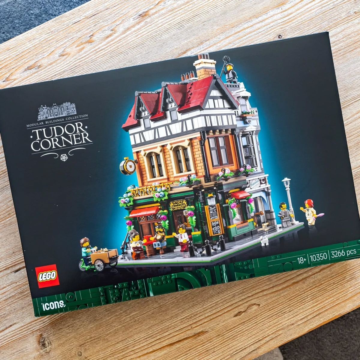 [SALE] LEGO Icons Tudor Corner 10350 Building Set