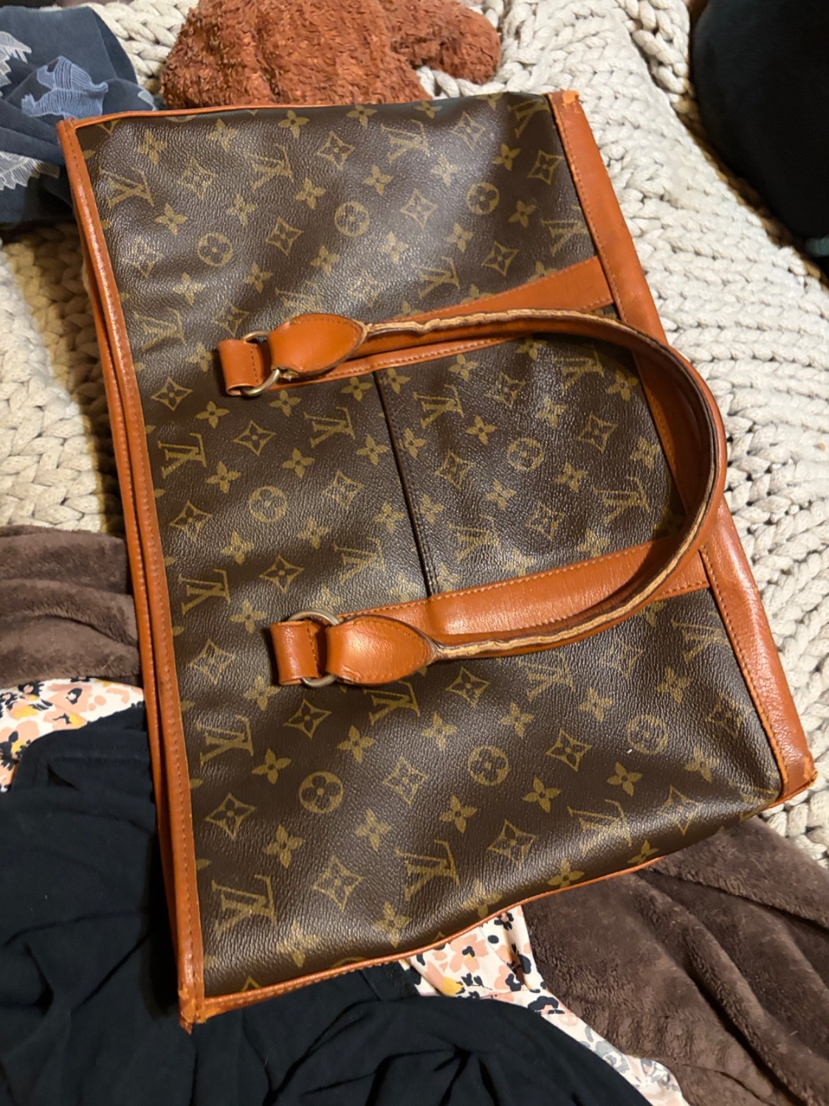 This is an authentic LOUIS VUITTON Vintage Sac Weekend PM. 864 TH This is an authentic LOUIS VUITTON Vintage Sac Weekend PM. 864 TH