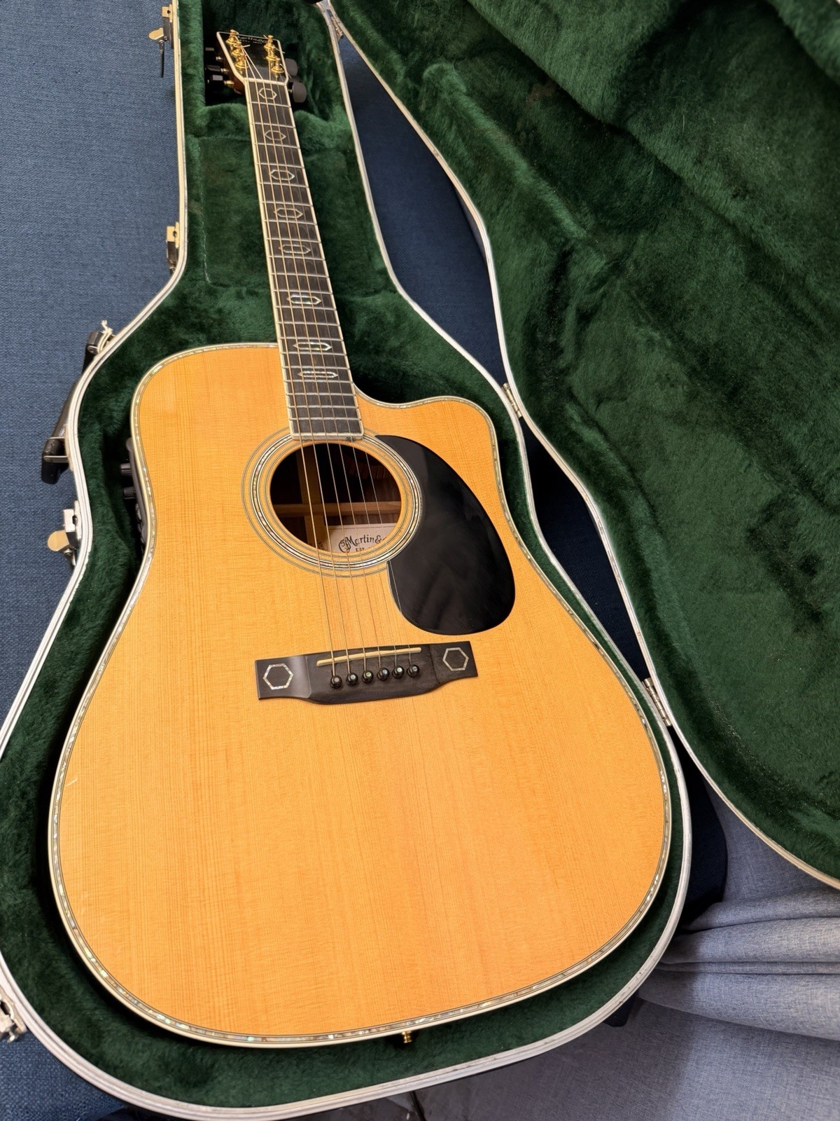 2007 Martin DC Aura Acoustic Electric Guitar USA w/ Hard Case