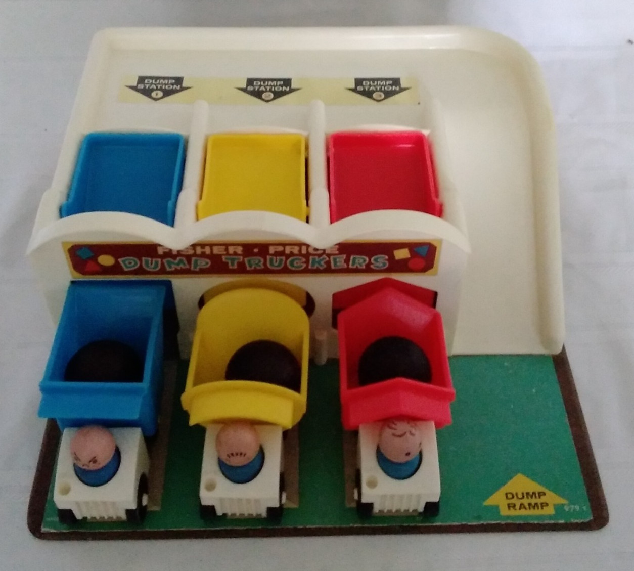 Fisher Price Vintage Little People COMPLETE Dump Truckers Play Set #979   FPB012