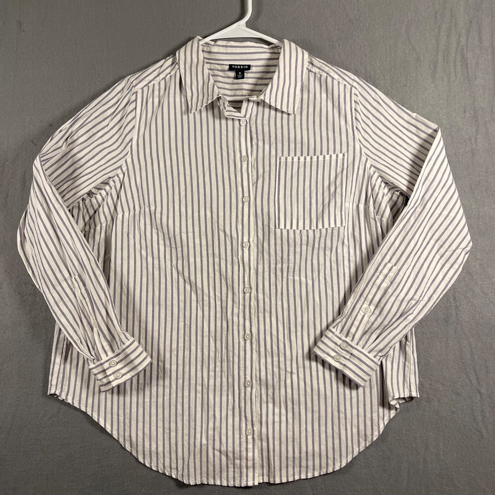 Torrid Women’s Size 0 Striped Button Down Shirt Gray White Cotton Oversized Torrid Women’s Size 0 Striped Button Down Shirt Gray White Cotton Oversized