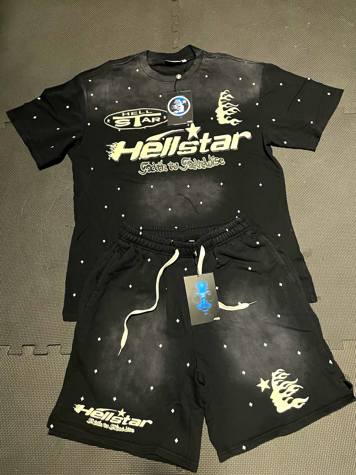 HELLSTAR Men\'s 2-Piece T-Shirt & Shorts Logo Drawstring Pockets Black L HELLSTAR Men\'s 2-Piece T-Shirt & Shorts Logo Drawstring Pockets Black L