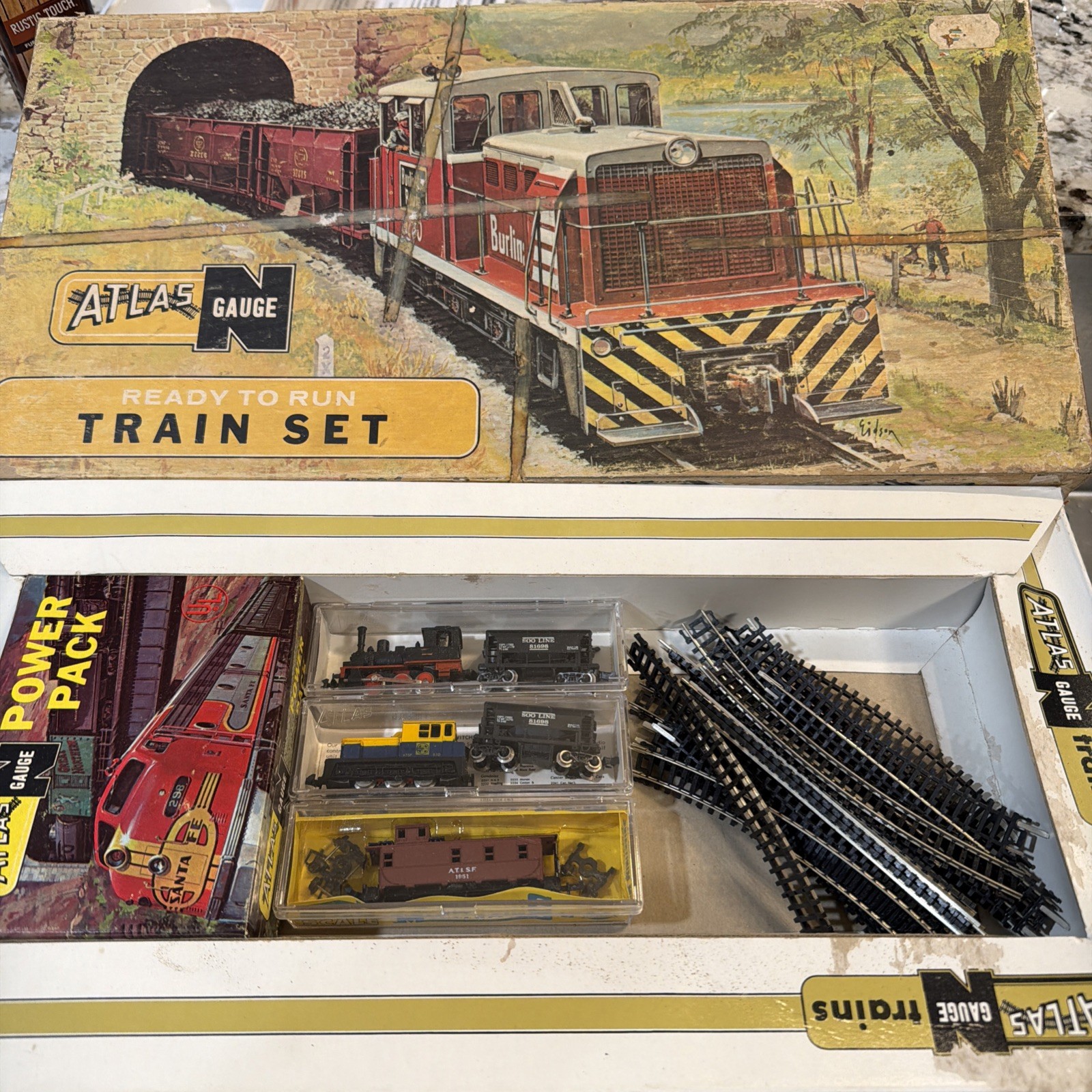 Atlas N-Gauge Ready to Run Train Set Atlas N-Gauge Ready to Run Train Set
