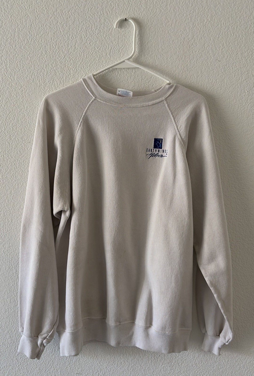 Vintage Hilton Hotel Crew Neck Pullover Sweatshirt Unisex EARTHWINDS Size XL Vintage Hilton Hotel Crew Neck Pullover Sweatshirt Unisex EARTHWINDS Size XL