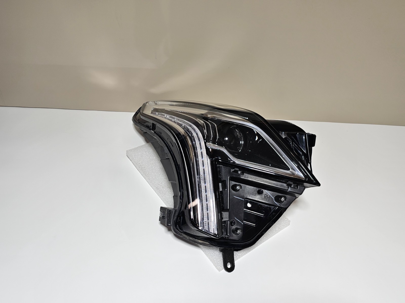 Cadillac XT5 OEM LED Right Headlight 2020 2021 2022 2023 2024 2025