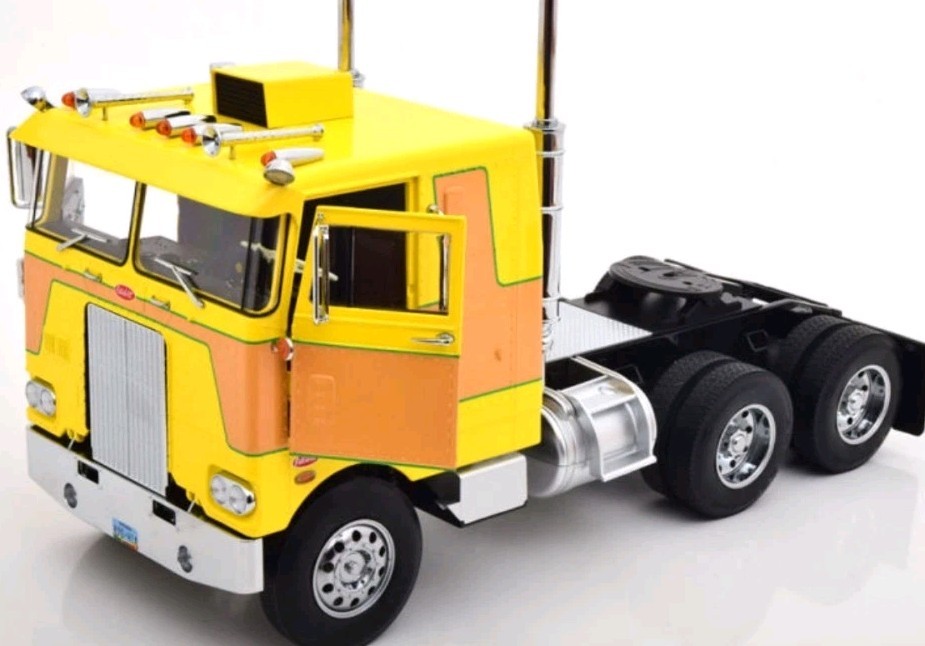 1/18 ROAD KINGS PETERBUILT PACEMAKER YELLOW/BROWN BRAND NEW IN UNOPENED BOX... 1/18 ROAD KINGS PETERBUILT PACEMAKER YELLOW/BROWN BRAND NEW IN UNOPENED BOX...