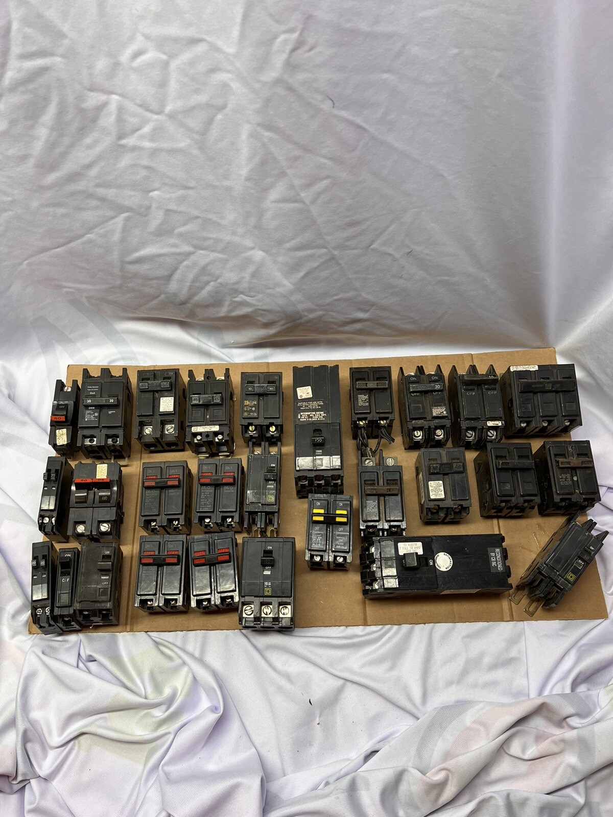 Mixed Lot of 28 Circuit Breakers Square D, Gould, Westinghouse Q1L3100 & Others Mixed Lot of 28 Circuit Breakers Square D, Gould, Westinghouse Q1L3100 & Others
