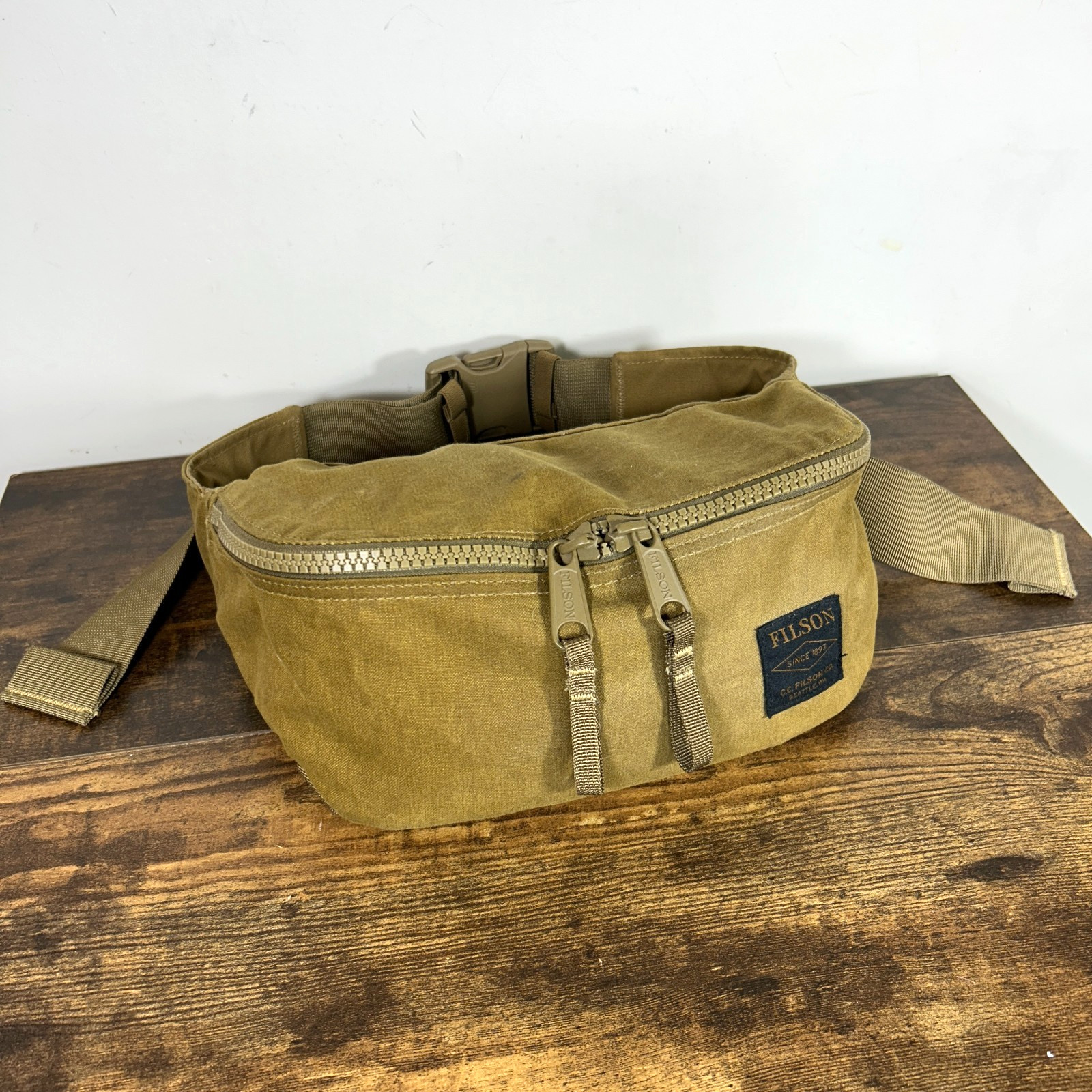 Filson Tin Cloth Waist Pack Crossbody Bag Dark Tan RARE Discontinued Filson Tin Cloth Waist Pack Crossbody Bag Dark Tan RARE Discontinued
