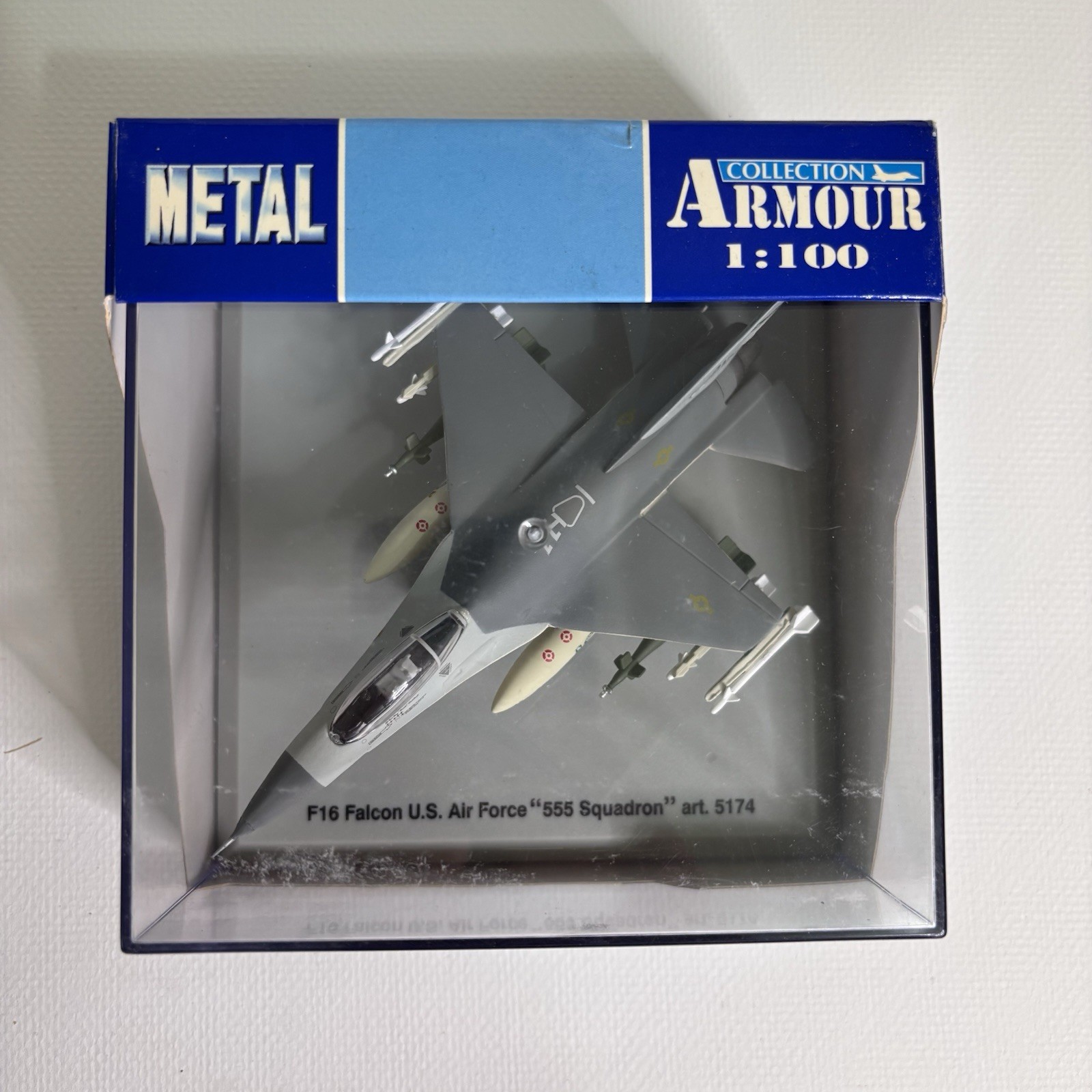 Armour Collection 1:100 F16 Falcon U.S. Air Force \ Armour Collection 1:100 F16 Falcon U.S. Air Force \