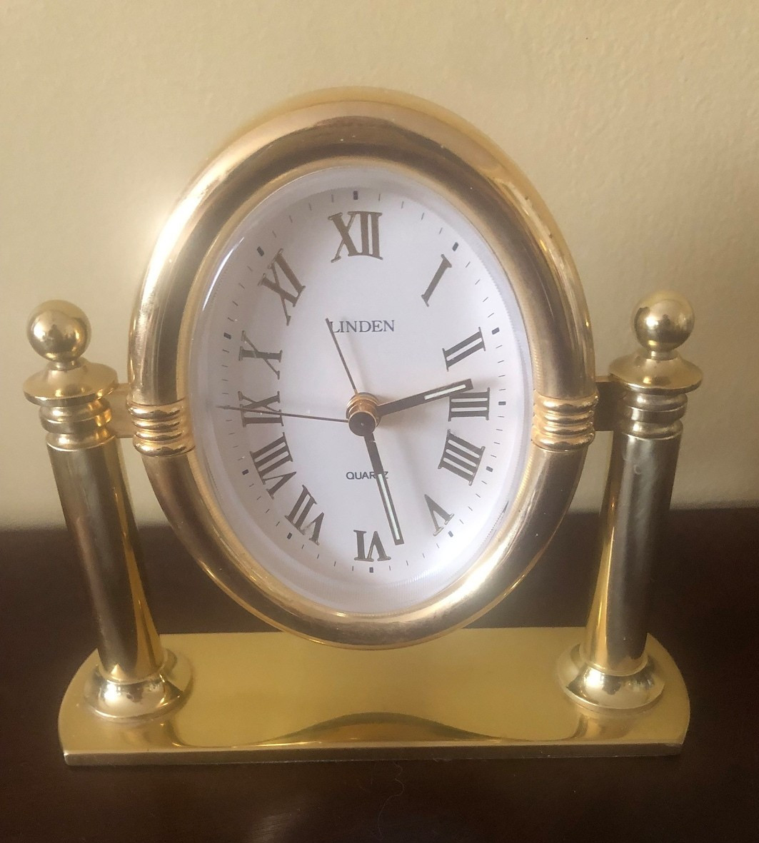 Vintage Linden Desk Clock in Excellent Working Condition ~ Nice Decorative Piece Vintage Linden Desk Clock in Excellent Working Condition ~ Nice Decorative Piece