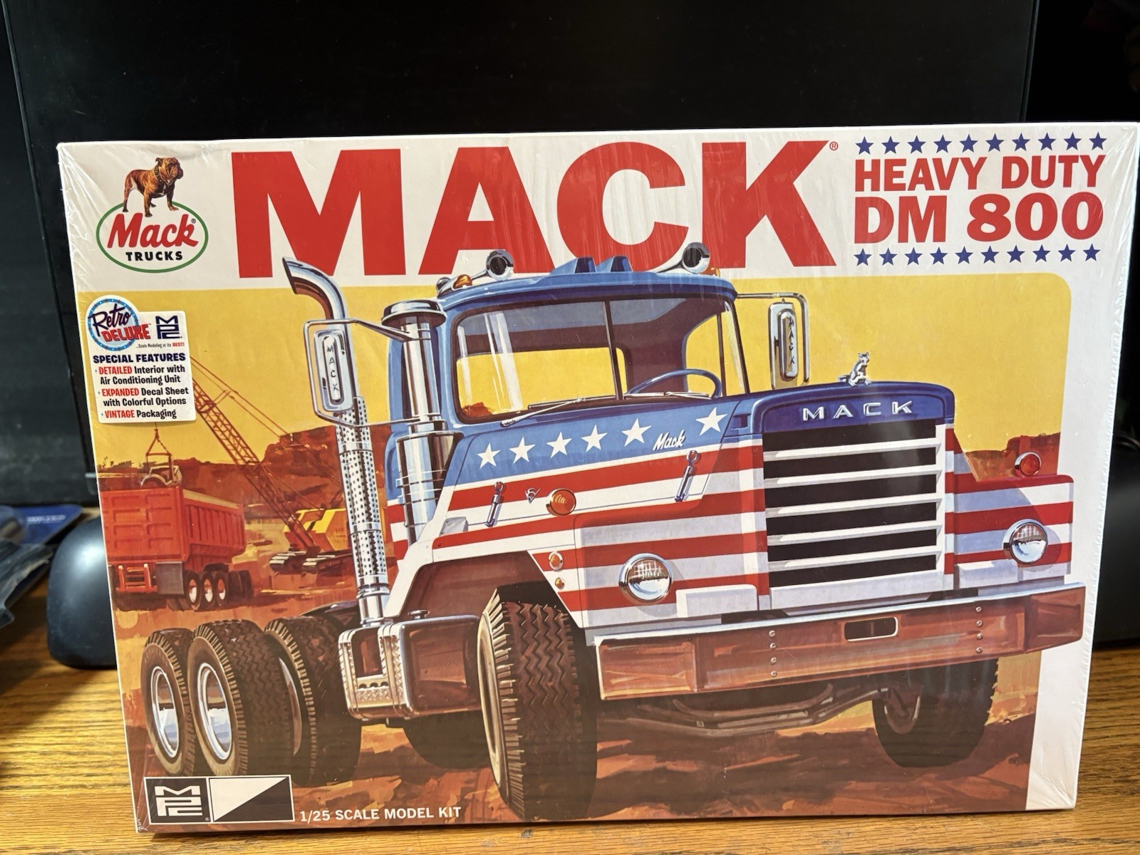 1/25 MPC Mack DM800 Semi Tractor Cab - Plastic Model Truck Vehicle Kit NIB RARE