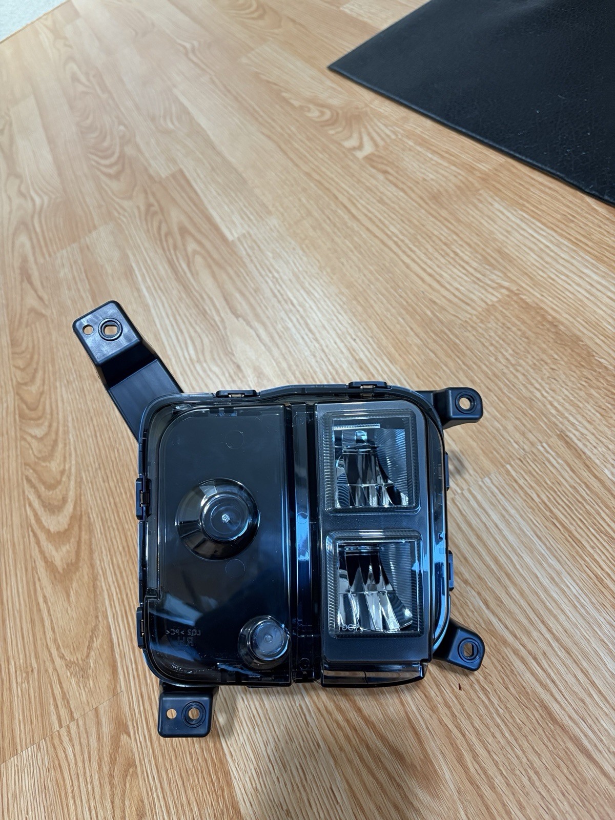 2027 KIA Telluride Right Passenger Side Oem Fog Light 92202 P8000