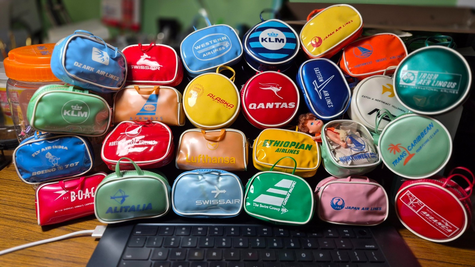 RARE Vintage Barbie Size 60s International Airlines Mini Travel Bag lot of 25 RARE Vintage Barbie Size 60s International Airlines Mini Travel Bag lot of 25