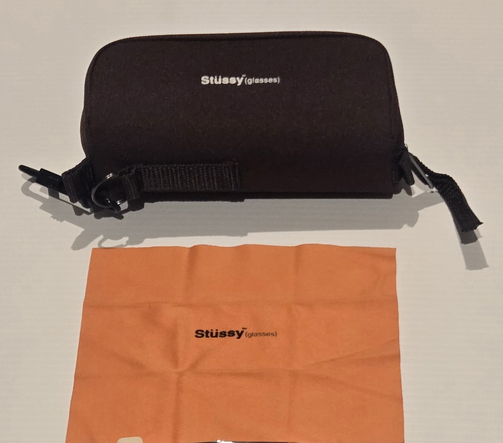 Stüssy archival nwt Hard Case Zipper Eyeglass Case vintage w/ orange microfiber Stüssy archival nwt Hard Case Zipper Eyeglass Case vintage w/ orange microfiber