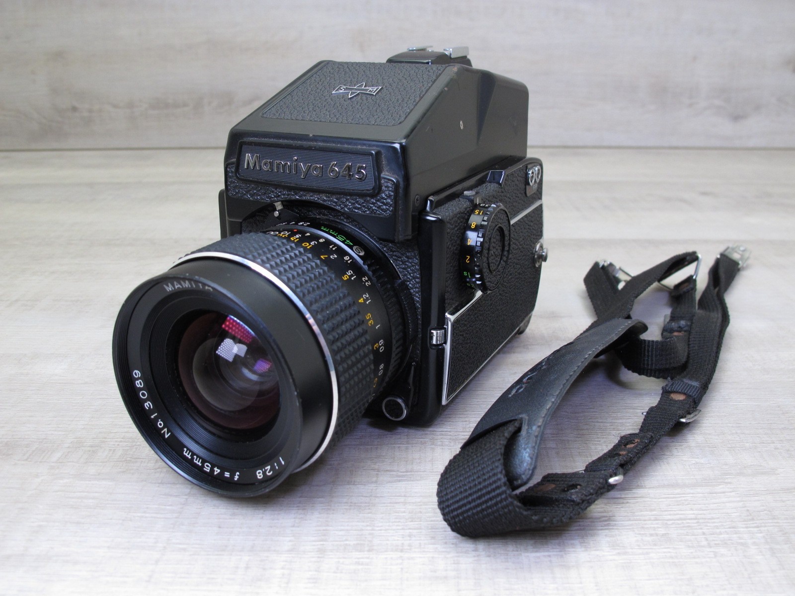 Mamiya M645 1000S Medium Format Camera + 45mm Lens WORKS Mamiya M645 1000S Medium Format Camera + 45mm Lens WORKS
