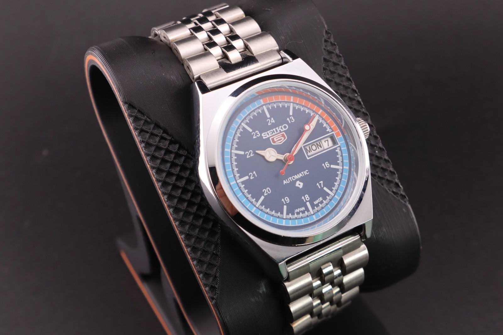 Vintage Seiko 5  Automatic 6309A Men\'s Wrist Watch, Day / Date- Japan Made