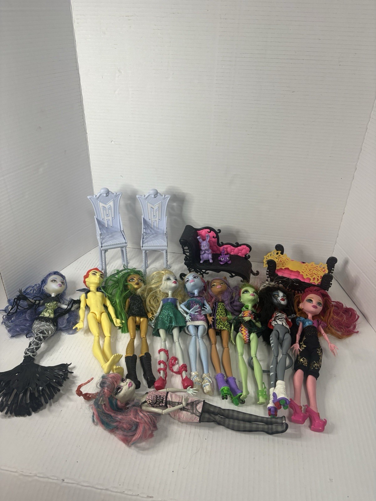 Monster High 10 Doll Lot Clothes Accessories Miscellaneous Monster High 10 Doll Lot Clothes Accessories Miscellaneous