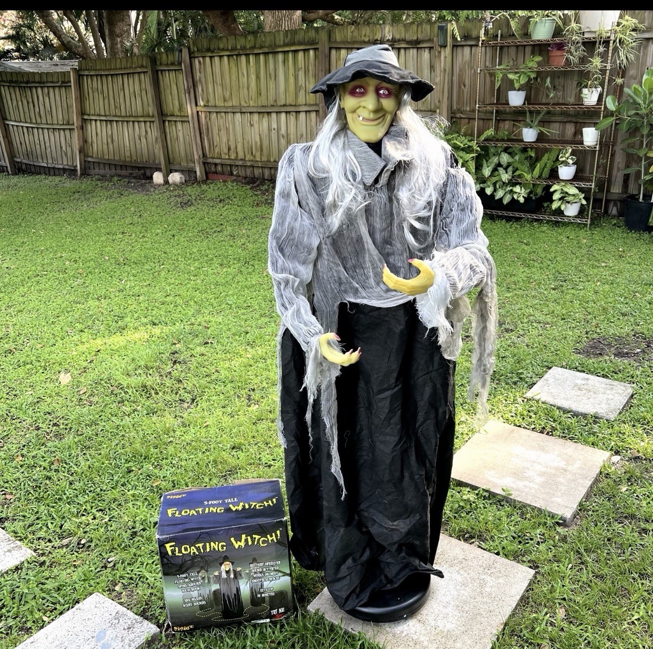 Spirit Halloween 2007 Floating Witch Life Size Animatronic Horror Prop untested Spirit Halloween 2007 Floating Witch Life Size Animatronic Horror Prop untested