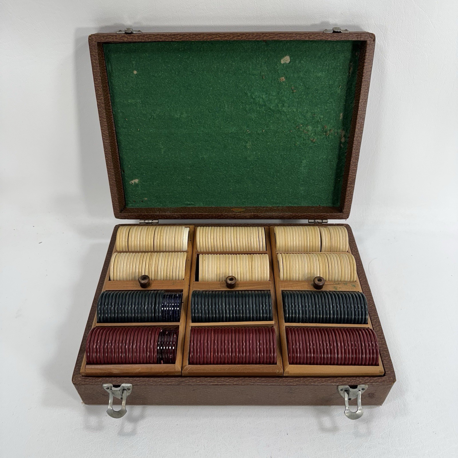 Vintage 1960’s Lowe Games Poker Chips w/ Case - See Details Vintage 1960’s Lowe Games Poker Chips w/ Case - See Details