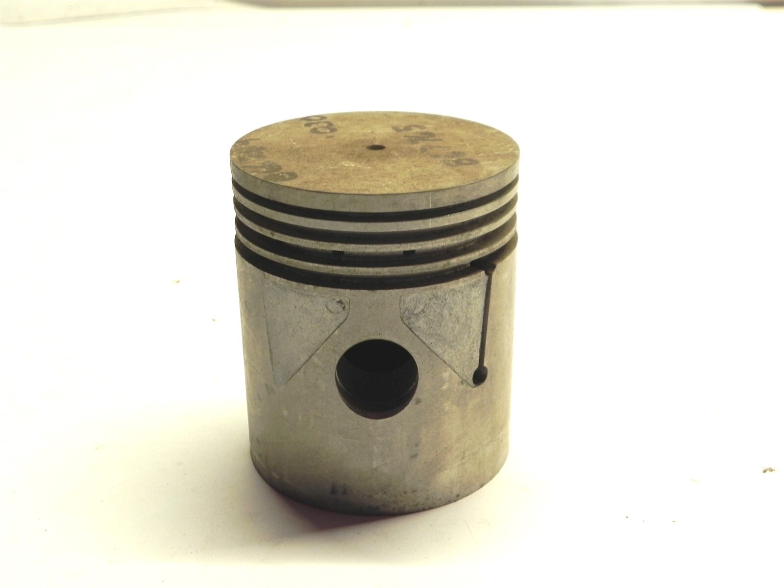 VINTAGE 1936-1941 PLYMOUTH 6 CYLINDER SINGLE .030 PISTON CHRYSLER #867765 NOS VINTAGE 1936-1941 PLYMOUTH 6 CYLINDER SINGLE .030 PISTON CHRYSLER #867765 NOS
