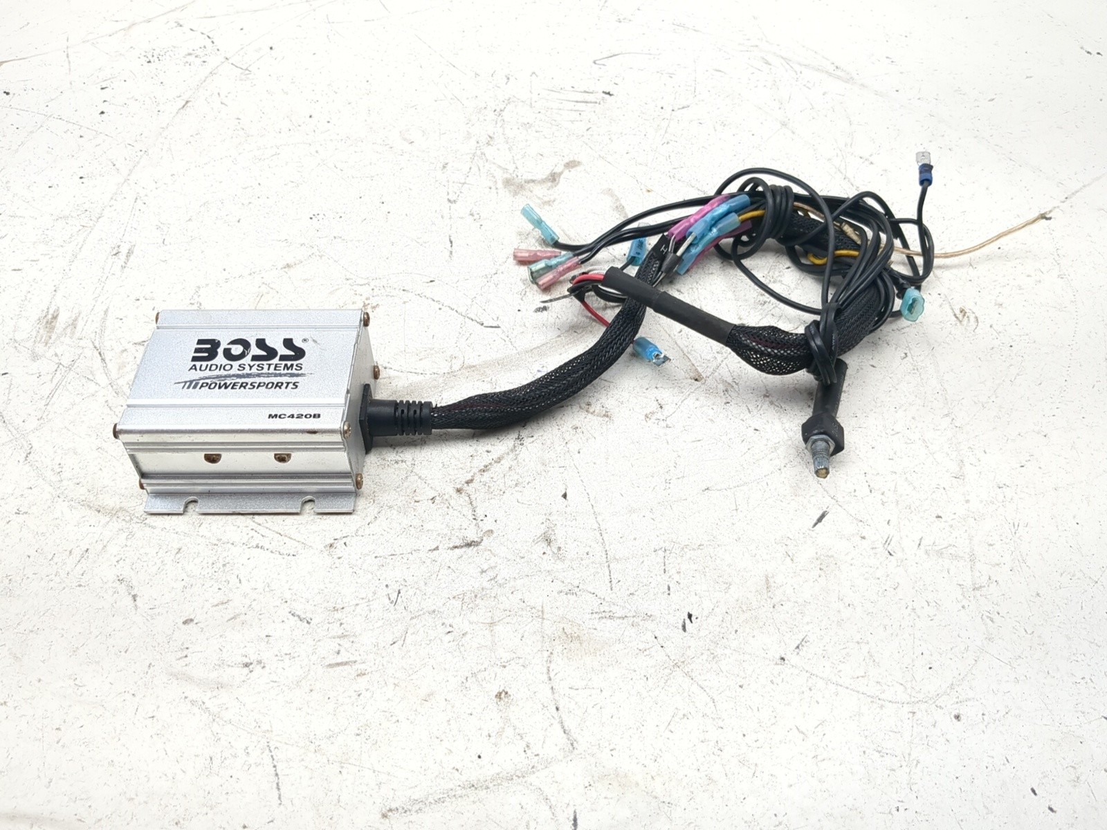 12-17 Victory Cross Country Tour Boss Audio Systems MC420B Amplifier
