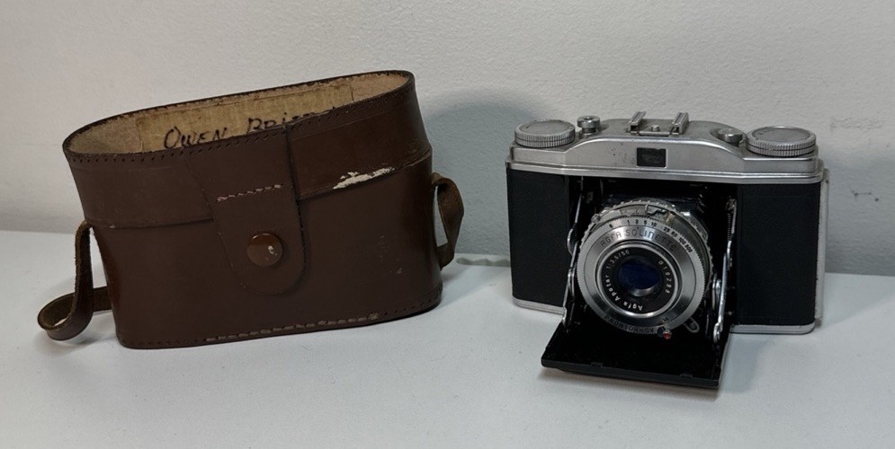 Agfa Isolette II Folding Camera 6x6 Black w/ Case UNTESTED Agfa Isolette II Folding Camera 6x6 Black w/ Case UNTESTED