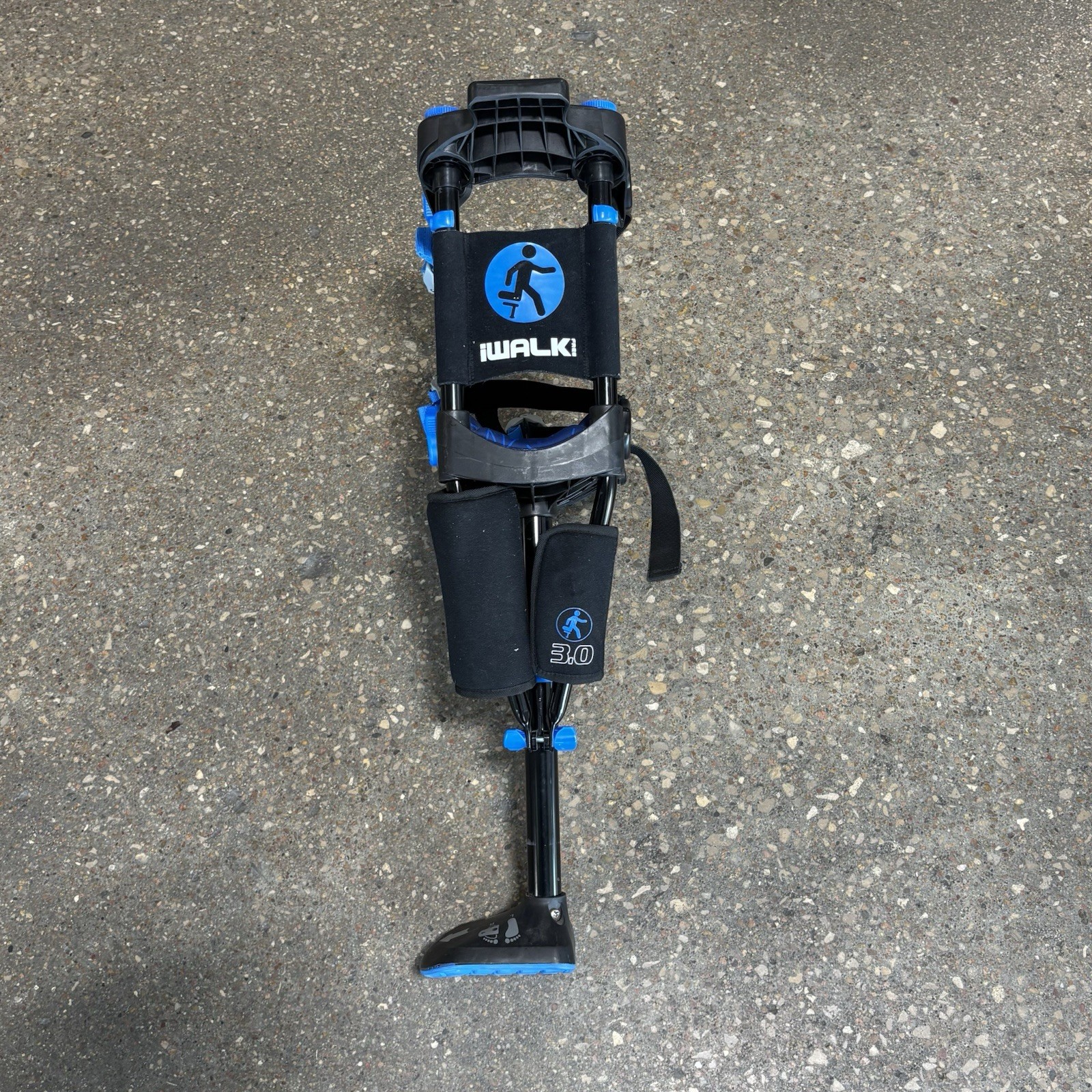 iWALK 3.0 Hands Free Crutch Adjustable Knee Pad Mobility Aid Blue & Black Vibram iWALK 3.0 Hands Free Crutch Adjustable Knee Pad Mobility Aid Blue & Black Vibram