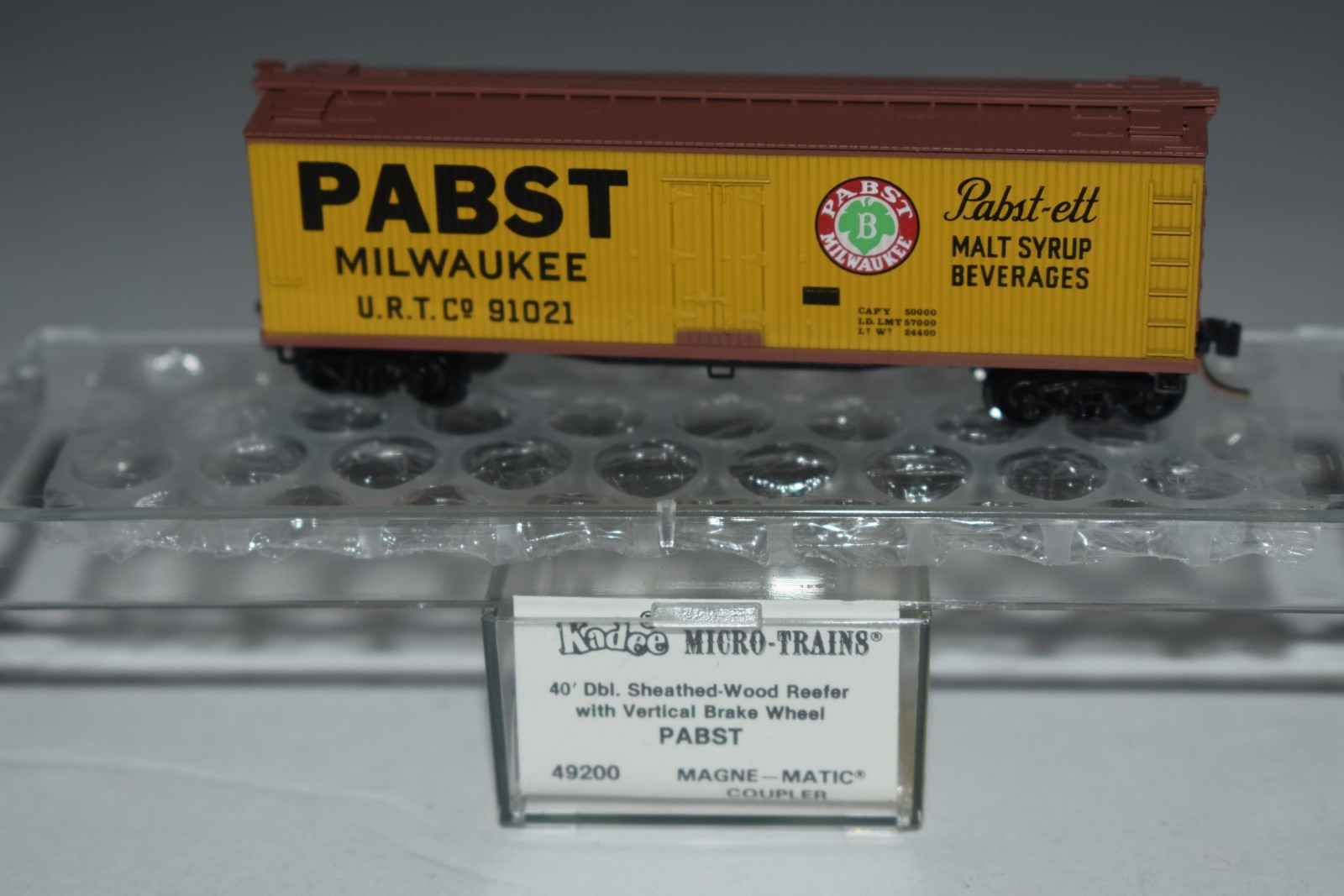 N Scale Kadee 49200 Pabst 40\' Single Door Reefer 91021 C59527 N Scale Kadee 49200 Pabst 40\' Single Door Reefer 91021 C59527