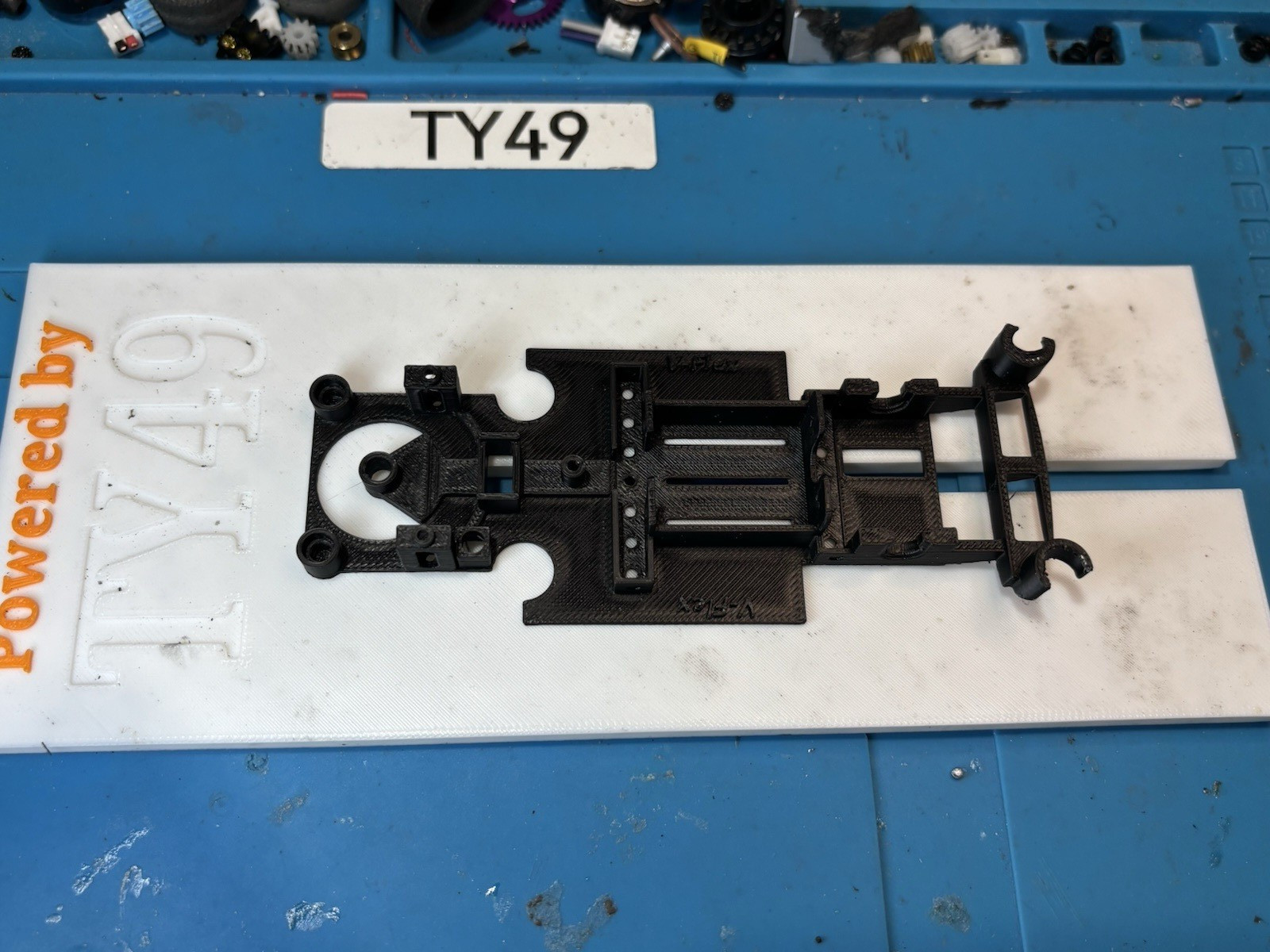 Carrera Digital - Evolution 132 Chassis for Revell Cobra Shelby | TY49 VenomFlex