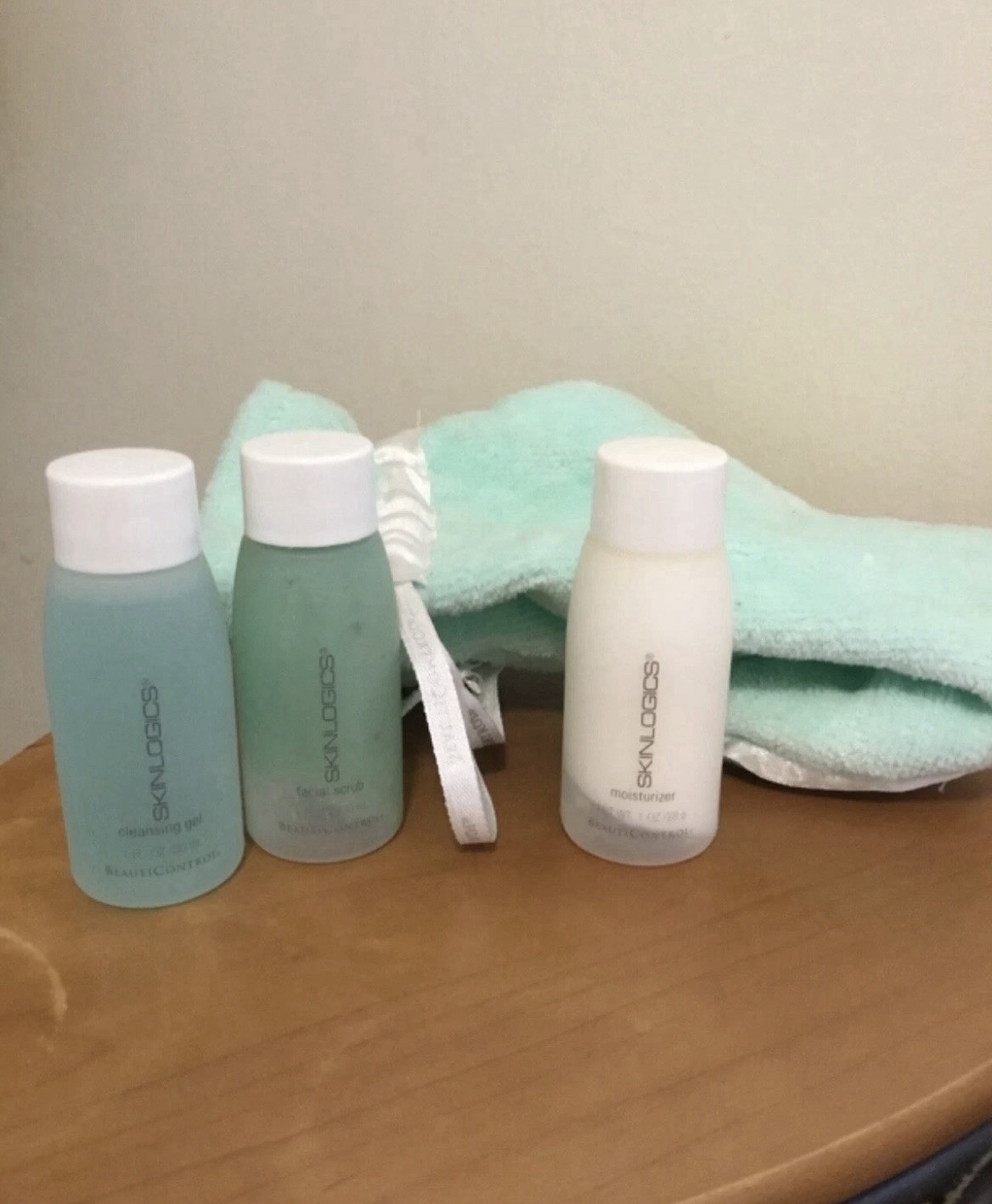 BeautiControl Skinlogics travel Mini Set Of 4 New in Bag