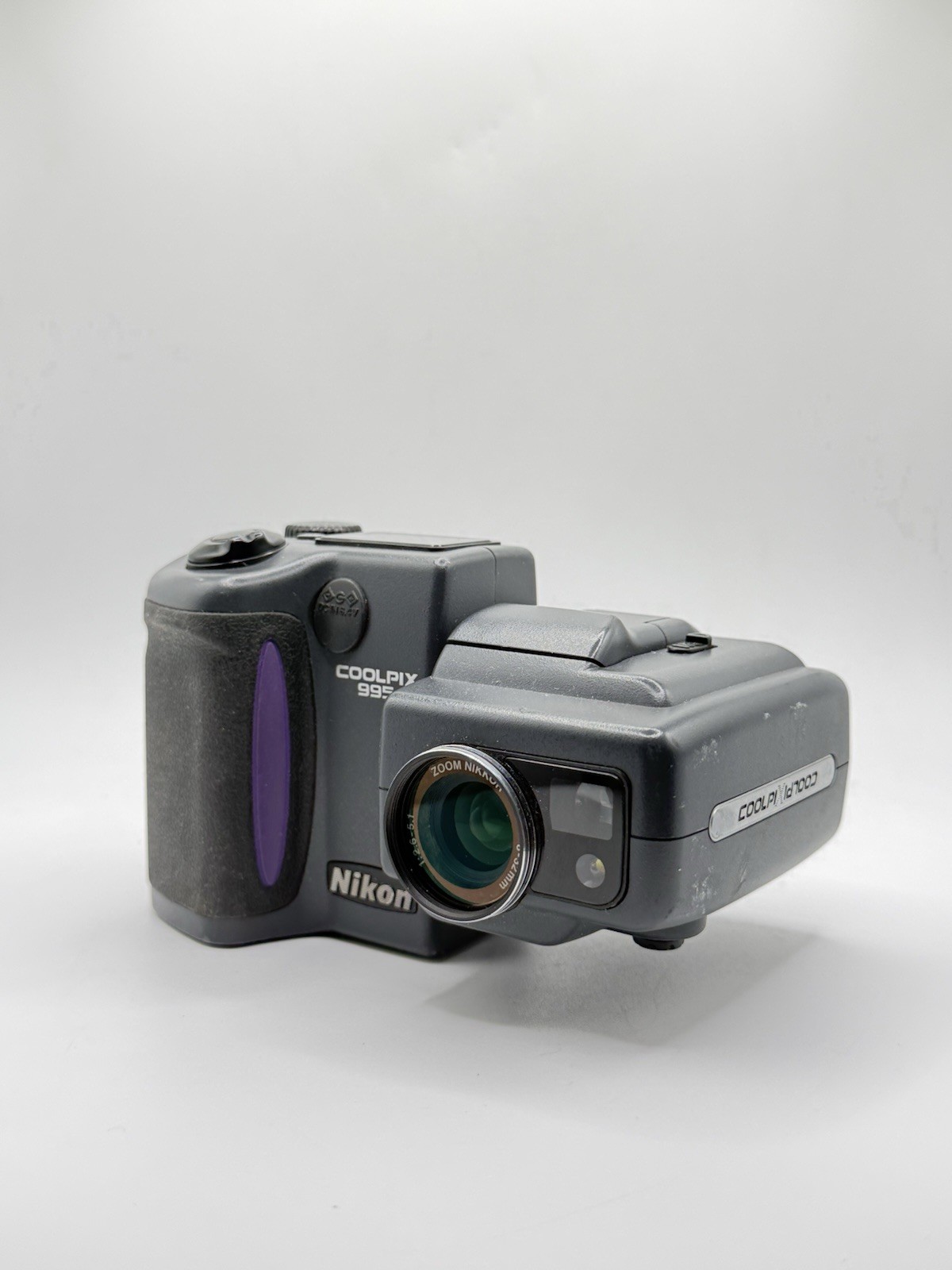 Nikon Coolpix 995 Swivel Lens Digital Camera E995 — VINTAGE Y2K — TESTED ✅✅ Nikon Coolpix 995 Swivel Lens Digital Camera E995 — VINTAGE Y2K — TESTED ✅✅