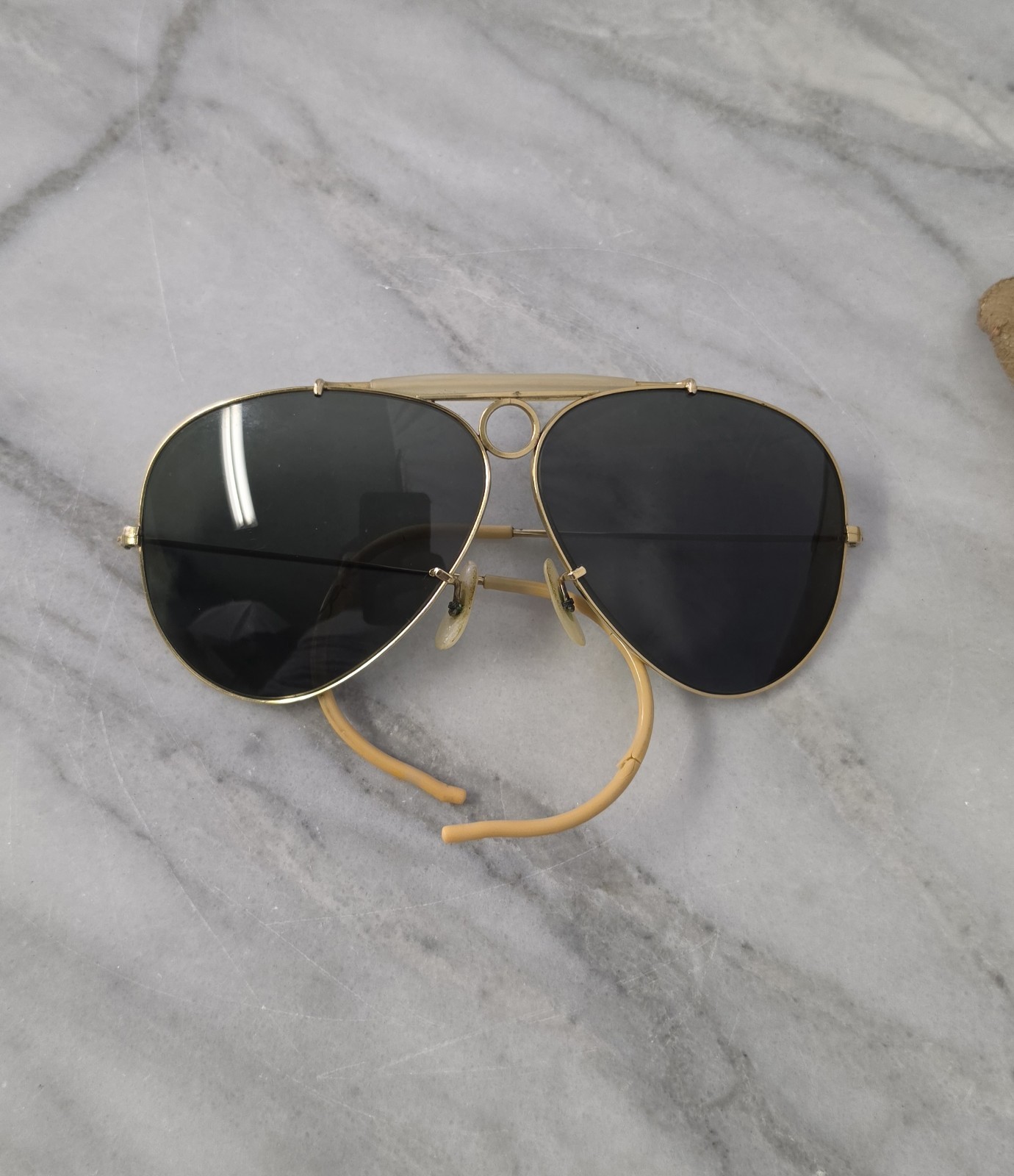 1950s Vintage Ray-Bans B&L 1/10 12K Gold Yellow Bullet Hole Aviator Sunglasses 1950s Vintage Ray-Bans B&L 1/10 12K Gold Yellow Bullet Hole Aviator Sunglasses