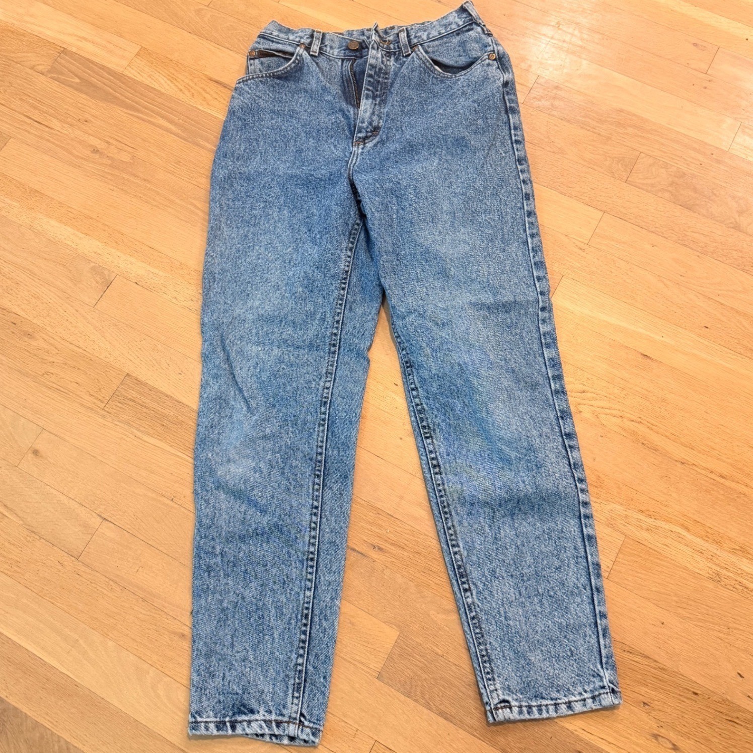 Vintage Lee High Waisted Mom Jeans Acid Wash Tapered Leg Made in USA Size 8 Med Vintage Lee High Waisted Mom Jeans Acid Wash Tapered Leg Made in USA Size 8 Med
