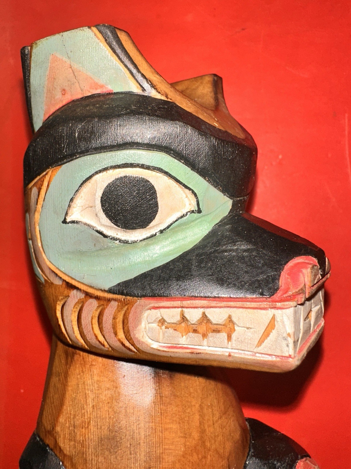 EARLY RAY MOORE Totem “Wolf’s Offering” Alaska Black Diamond Carved Cedar 10 EARLY RAY MOORE Totem “Wolf’s Offering” Alaska Black Diamond Carved Cedar 10