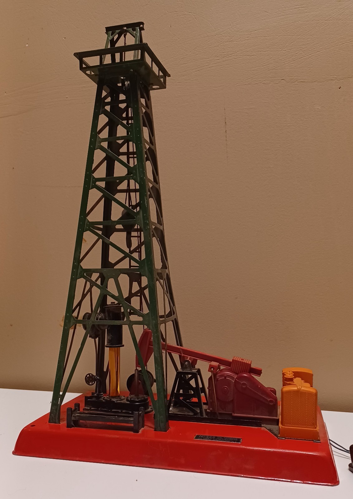 Lionel No. 455 Oil Derrick and Pumper Untested Lionel No. 455 Oil Derrick and Pumper Untested