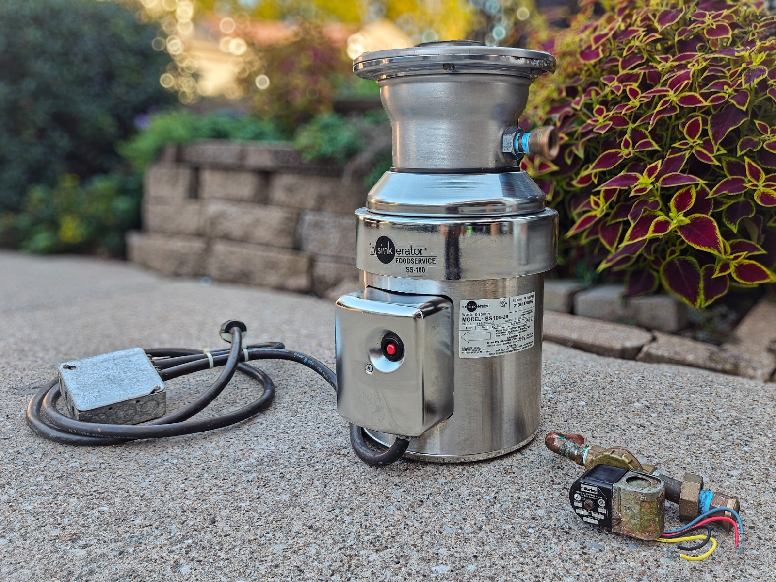 InSinkErator SS100-28 1HP Commercial Garbage Disposal w/ Water Solenoid & Cord
