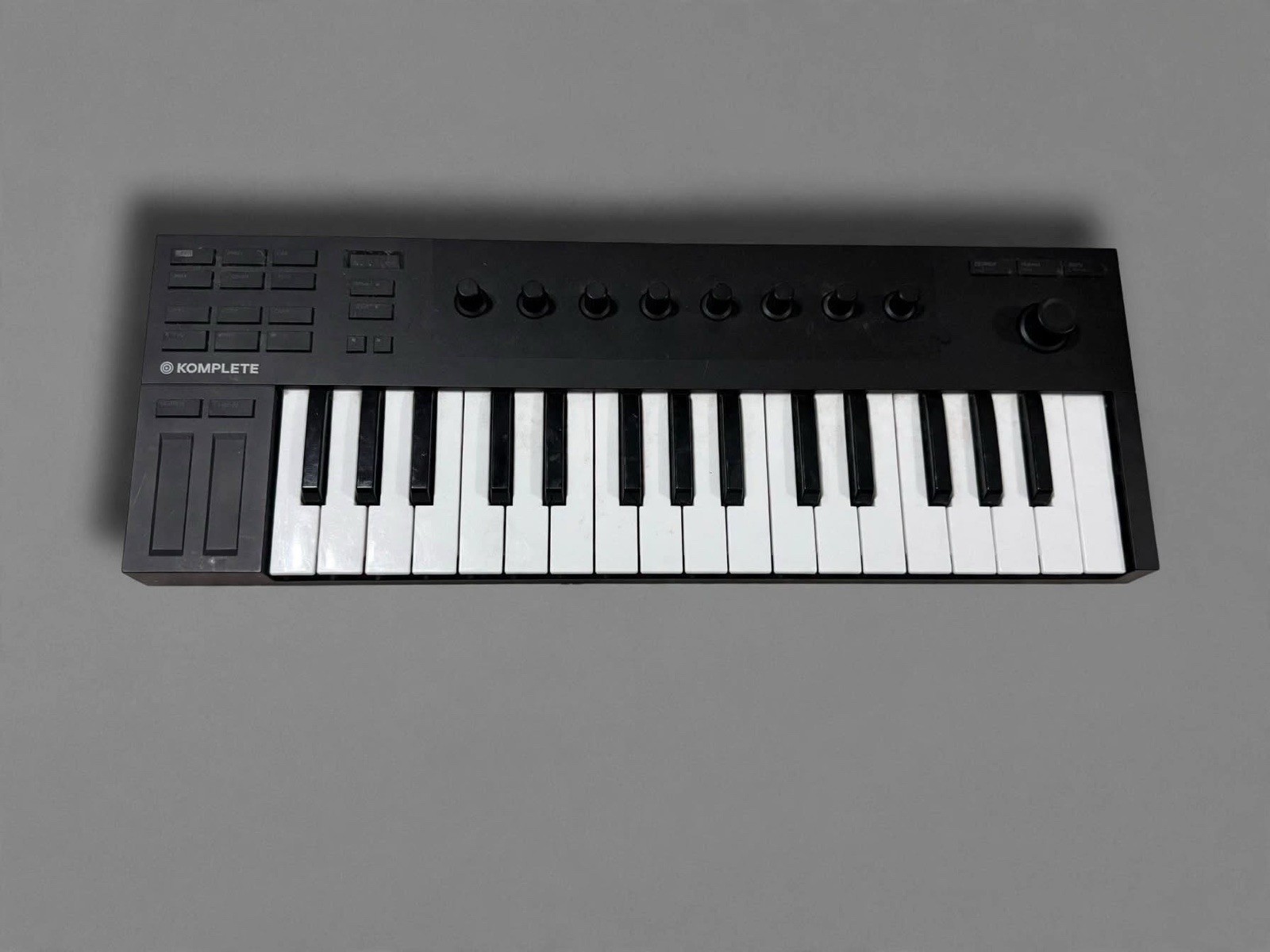 Native Instruments M32 Komplete Kontrol Keyboard Controller Native Instruments M32 Komplete Kontrol Keyboard Controller