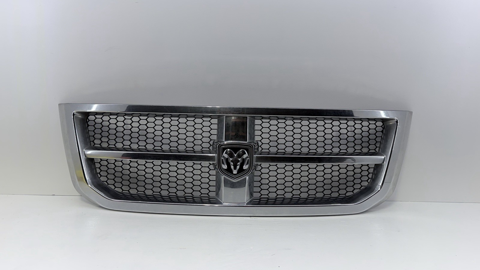 2008-2011 Dodge Ram Dakota Front Radiator Grille OEM Chrome Crosshair 55112506AC 2008-2011 Dodge Ram Dakota Front Radiator Grille OEM Chrome Crosshair 55112506AC