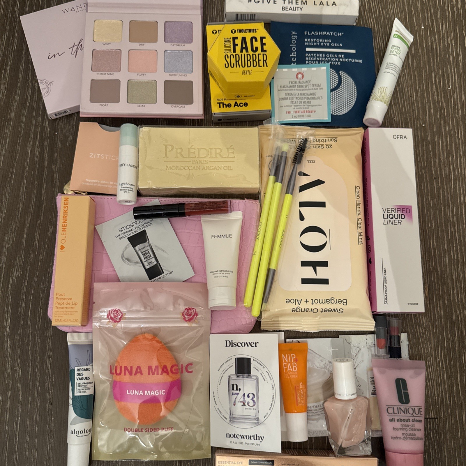 Assorted Travel Size Beauty & Skincare 25+ Lot IT OFRA WANDER ESSIE CLINIQUE Assorted Travel Size Beauty & Skincare 25+ Lot IT OFRA WANDER ESSIE CLINIQUE