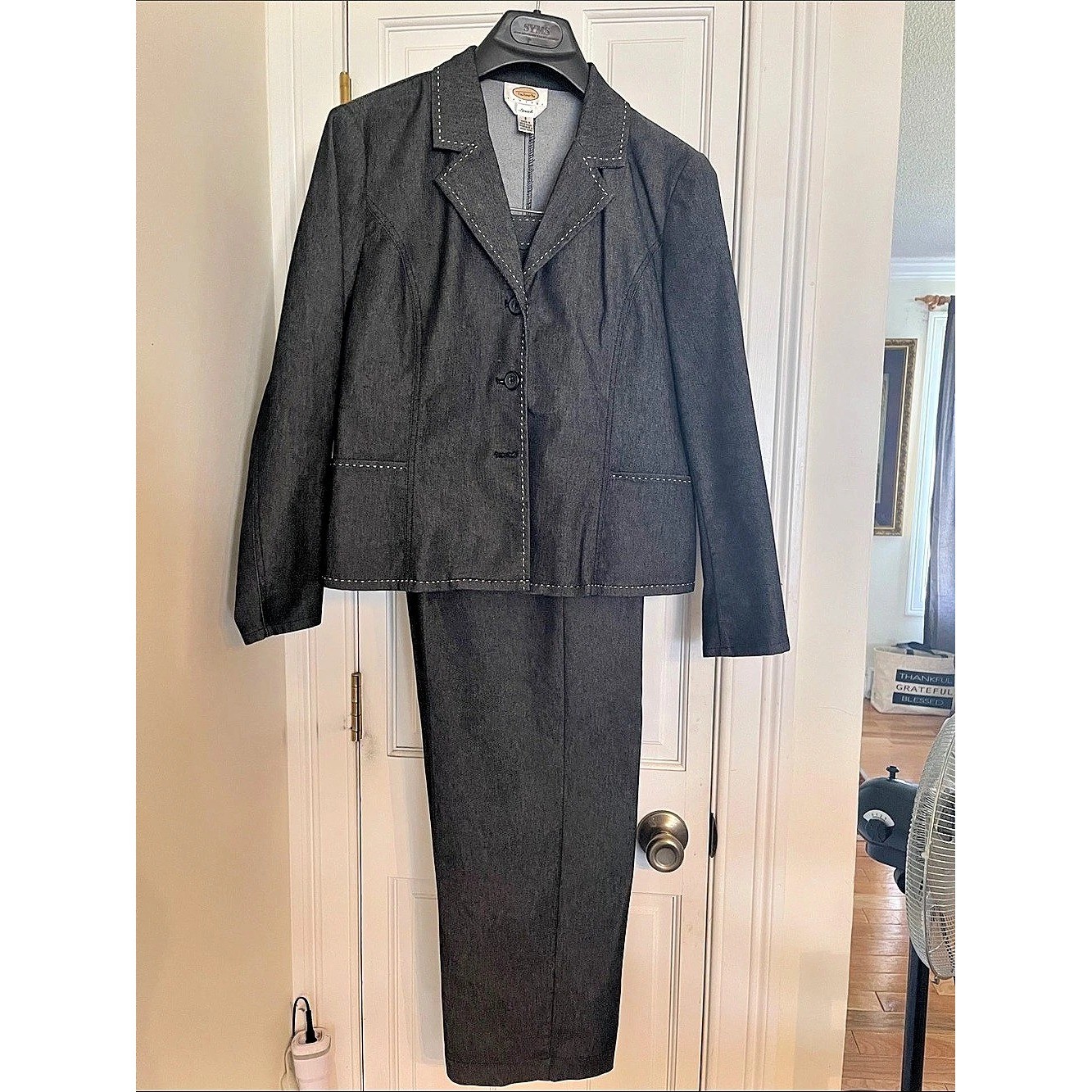 Talbots Stretch Gray Jacket and Pants Suit Set Size 8 Petite Contrast Stitch Talbots Stretch Gray Jacket and Pants Suit Set Size 8 Petite Contrast Stitch