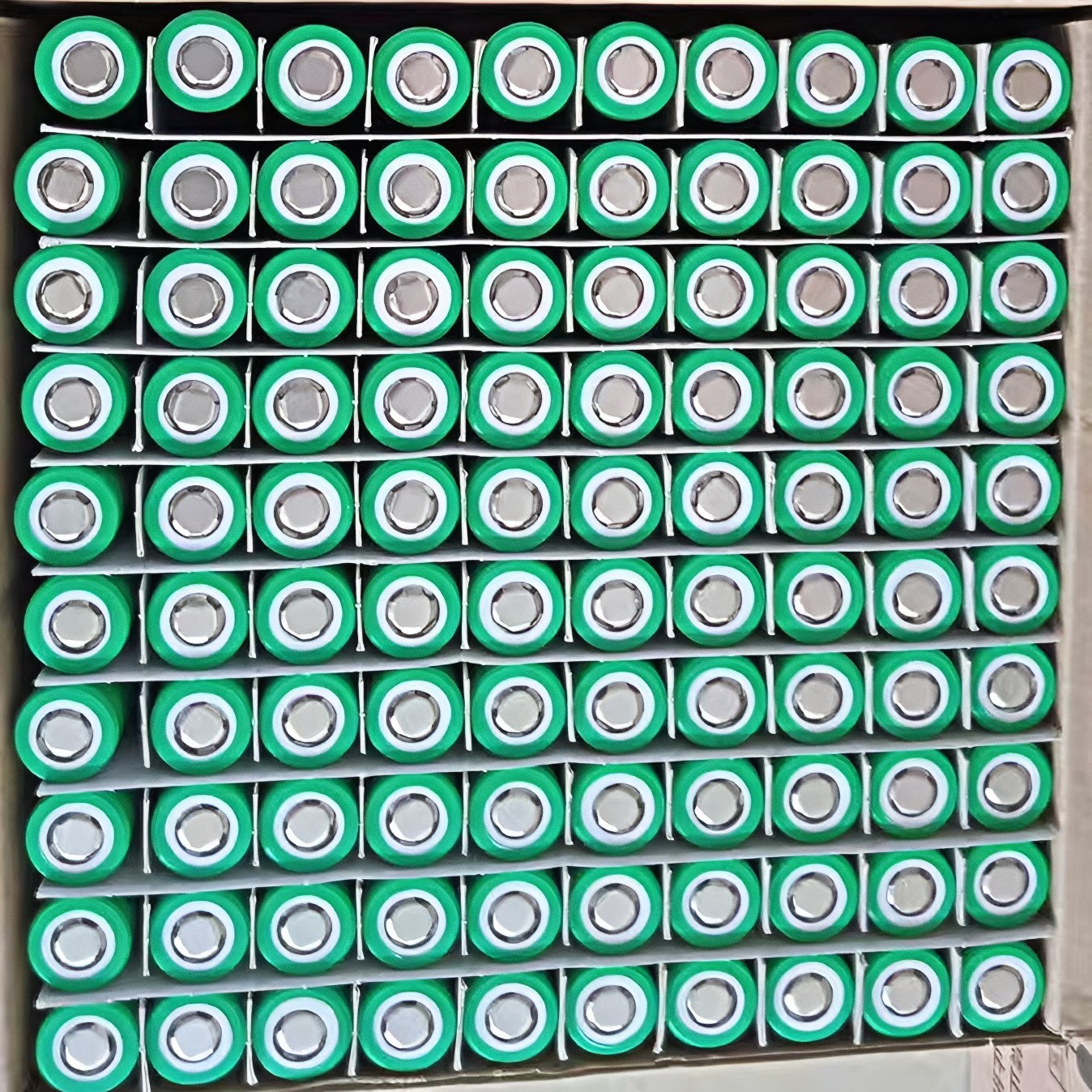 EVE 25P Rrechargeable Li-Ion Battery Cell 2500mah 30a 100pcs