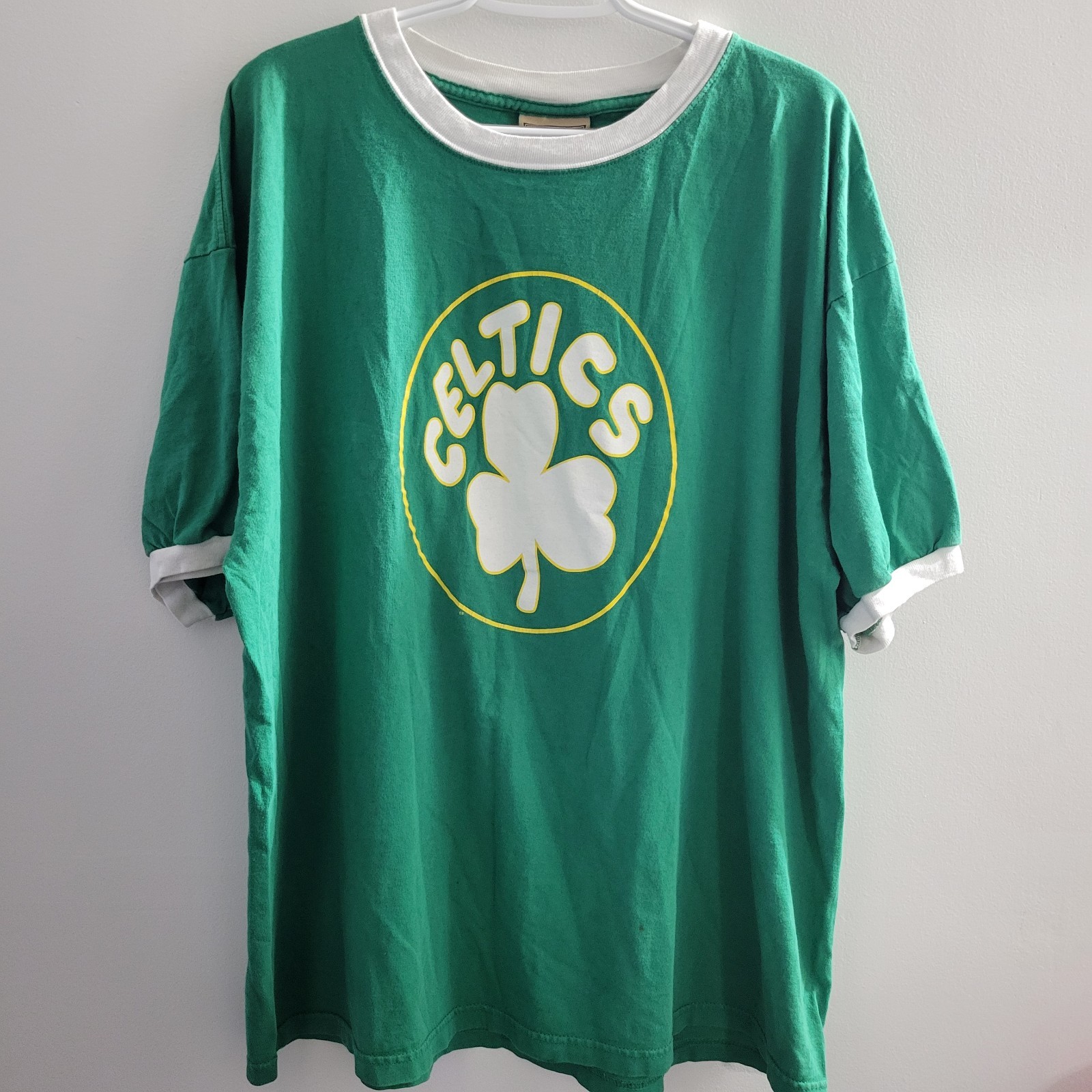 Vintage Majestic Boston Celtics Ringer Tee T-Shirt Size 2XL Made In USA Green Vintage Majestic Boston Celtics Ringer Tee T-Shirt Size 2XL Made In USA Green