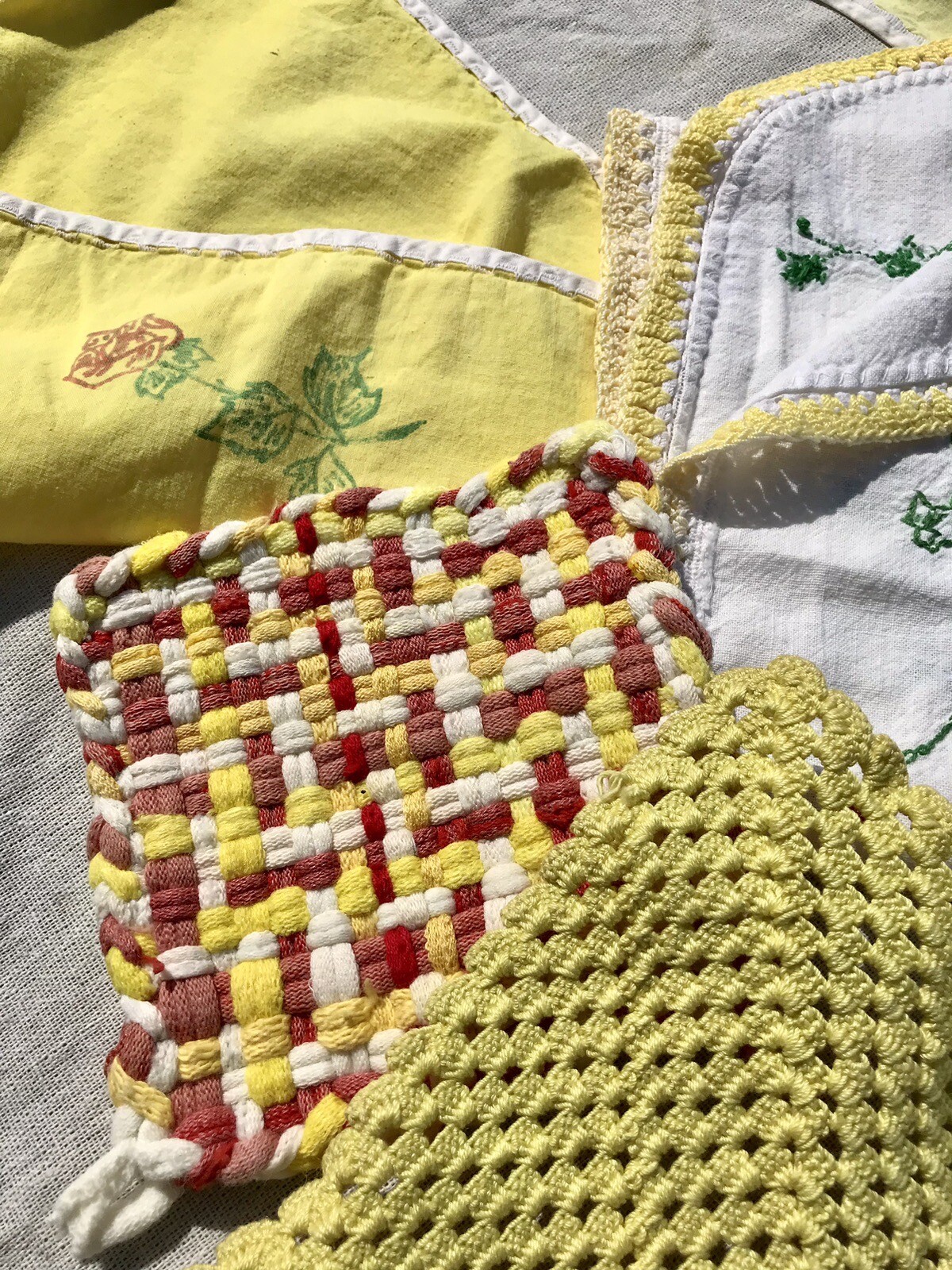 Vtg Hand Made USA Crochet Linen Cloth Kitchen Yellow 50s Floral Shabby Chic Antq Vtg Hand Made USA Crochet Linen Cloth Kitchen Yellow 50s Floral Shabby Chic Antq