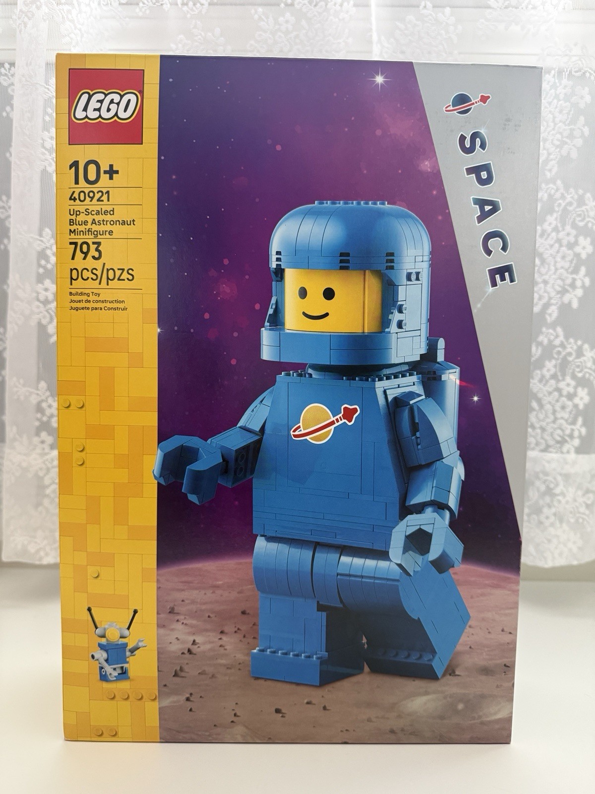 LEGO Up-Scaled Blue Astronaut Minifigure 40921 Brand New Sealed Box
