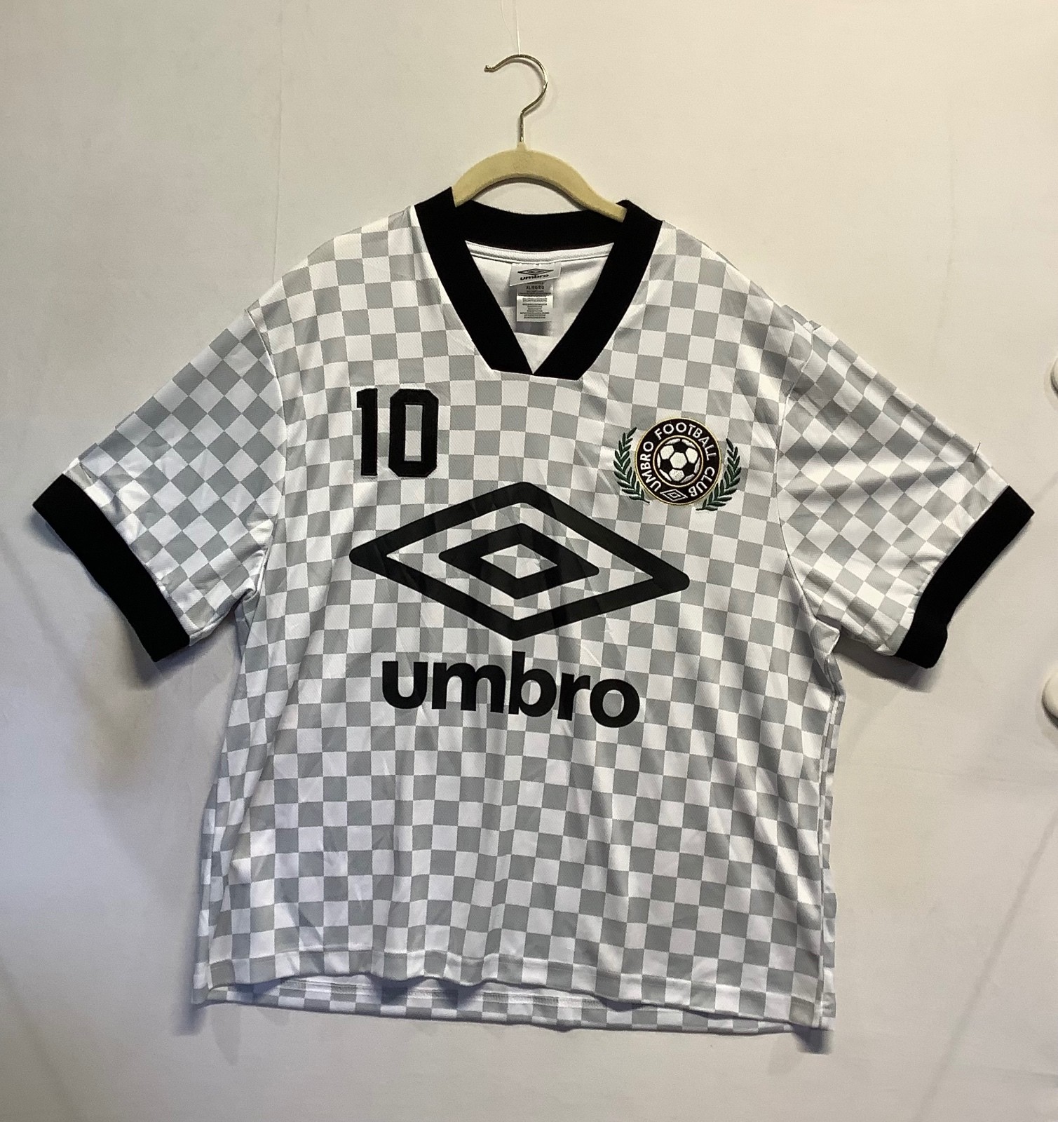 New Umbro Men\'s XL Black and White Checkered Soccer Jersey XL New Umbro Men\'s XL Black and White Checkered Soccer Jersey XL